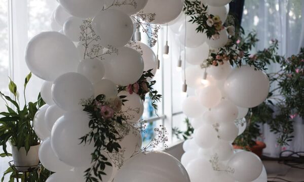 Arche de ballons mariage, les couleurs tendance